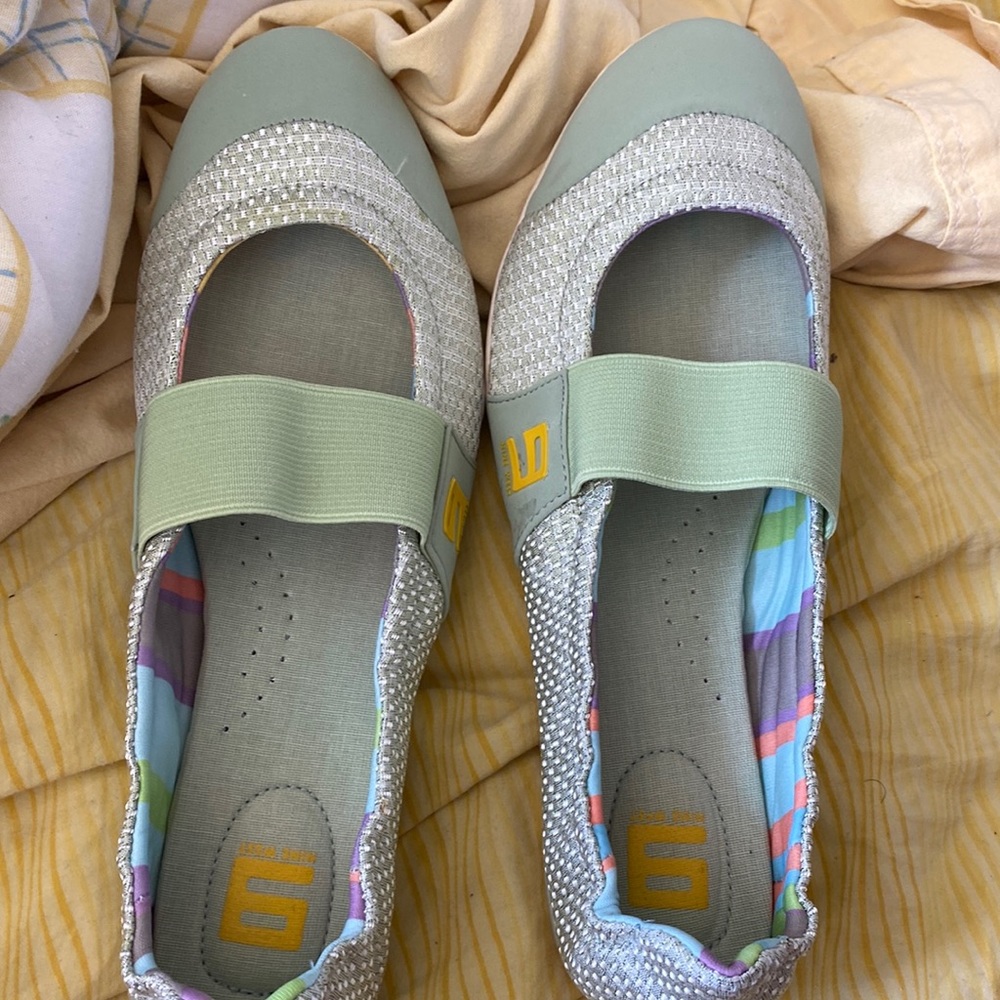 Nine West mint green tennis shoe size 9